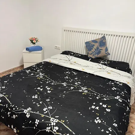 Проживание в семье Hogar Mediterraneo *