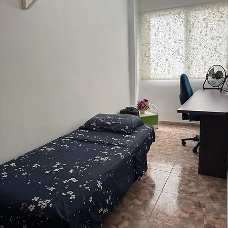 Проживание в семье Hogar Mediterraneo *
